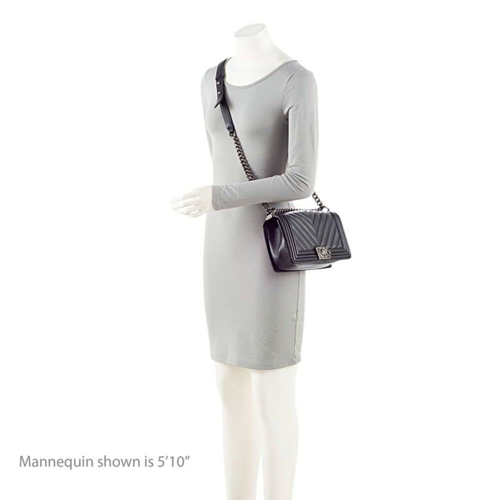 Chanel Chevron Lambskin Old Medium Boy Bag - Picture 5 of 15